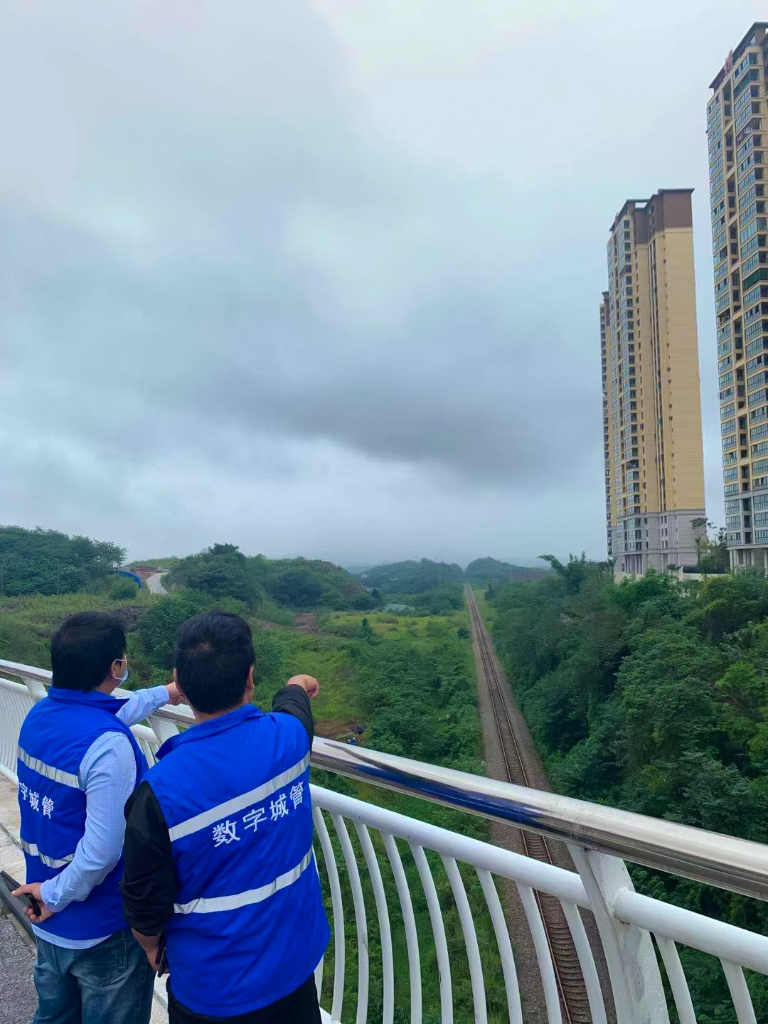 震后鐵路沿線(xiàn)安全巡查，保障鐵路穩定運行